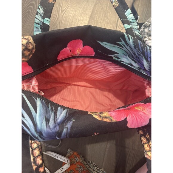 Herschel Supply Co Strand Duffle Tote Bag Pineapple Flowers Black NWOT - Picture 9 of 11